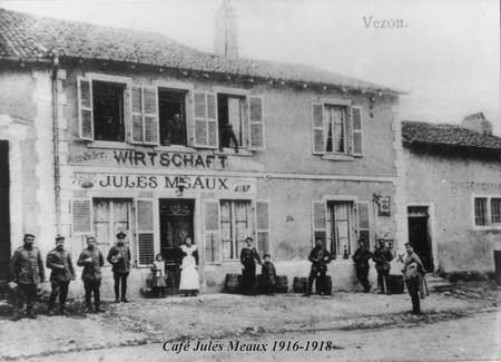 Le café Jules Meaux de Vezon en 1916
